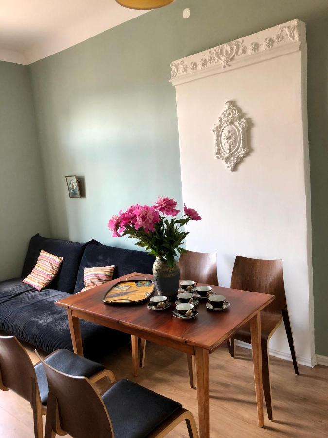 Bohemian Apartment In The Heart Of Old Ventspils City Exterior photo